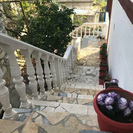 Himaj Guest house Berat